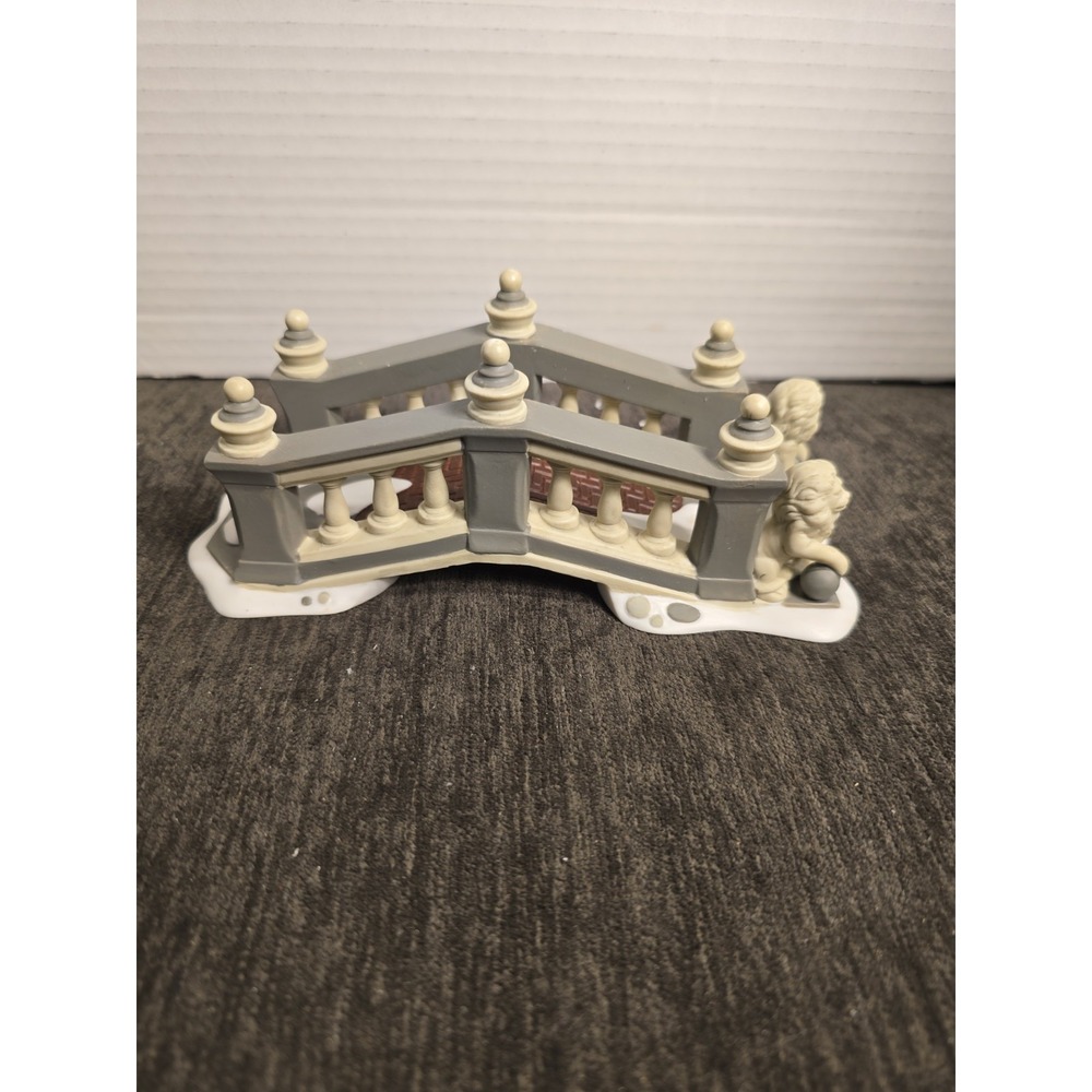 Dept 56 Heritage Dickens Village Series -‎ LIONHEAD BRIDGE #58645 - RETIRED